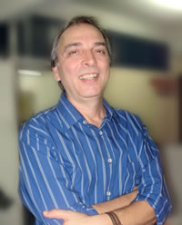 O premiado escritor radicado em Passos, Marco TÃƒÂºlio Costa.